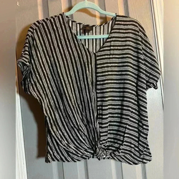 JM Collection black & white striped top created for Macys. NWOT Women’s size Med - Picture 1 of 9